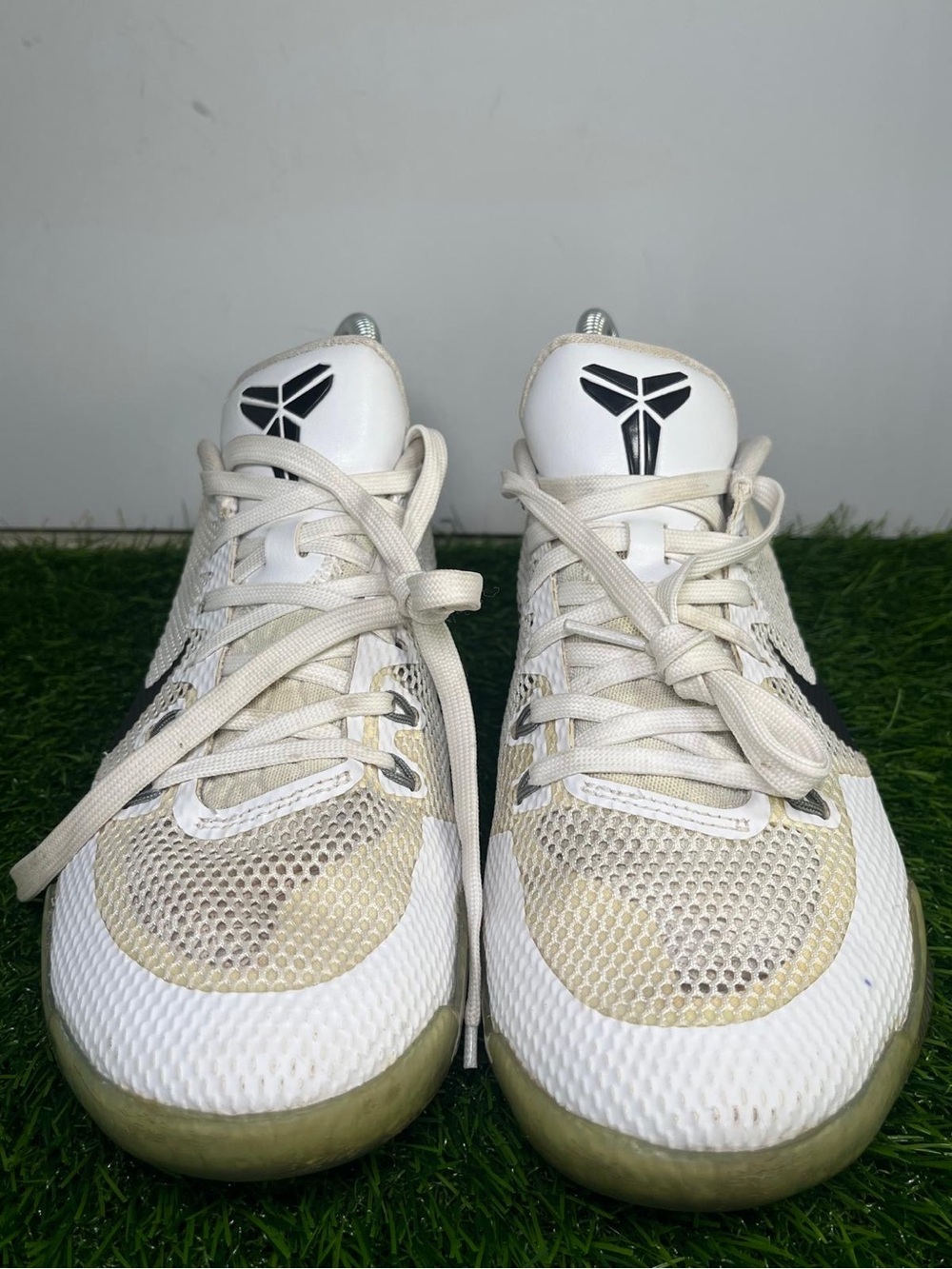 Nike Kobe 11 XI White Black Basketball Shoes Men’s Size 8 - Picture 2 of 10